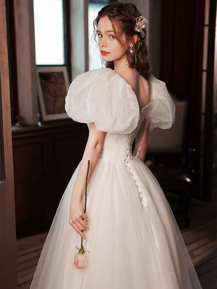 Robe de bal longue en tulle blanc à manches bouffantes, idéale pour les 16 ans