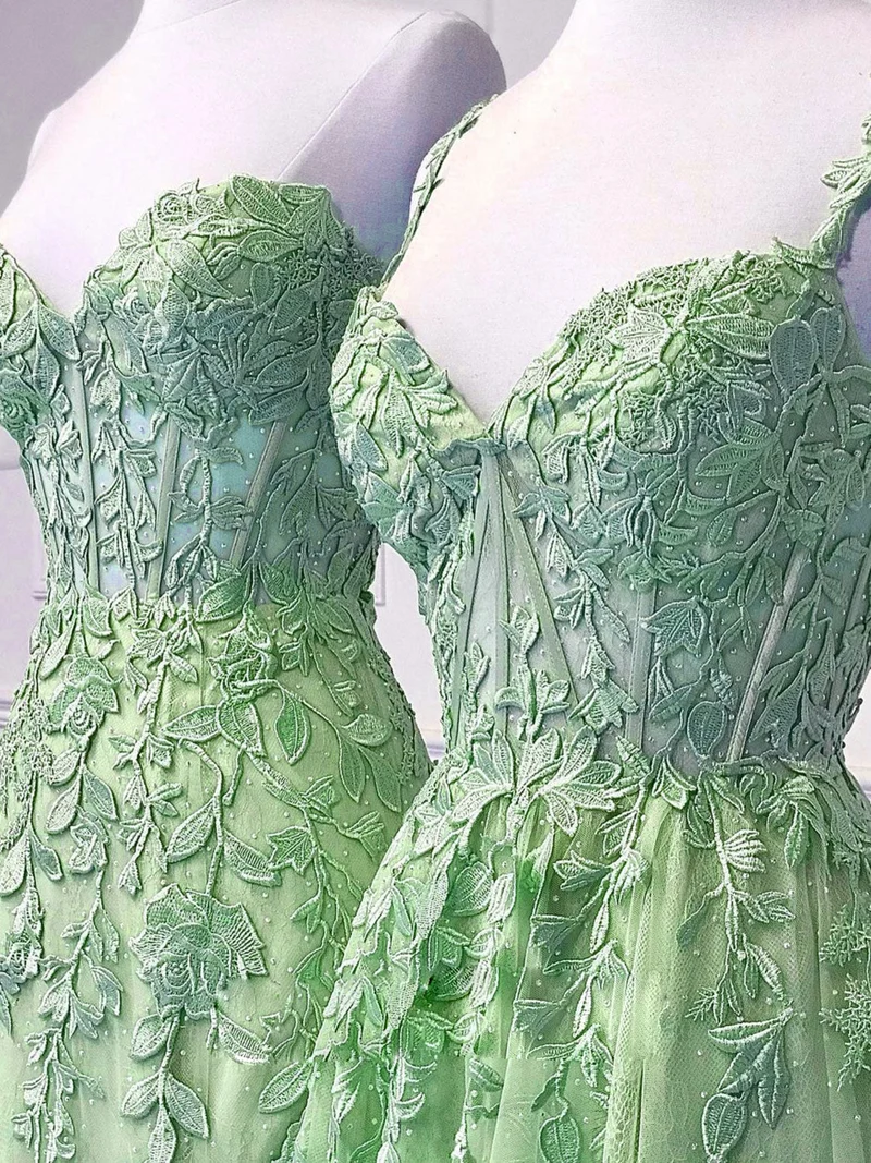 Superbe robe de soirée longue en tulle vert coupe trapèze