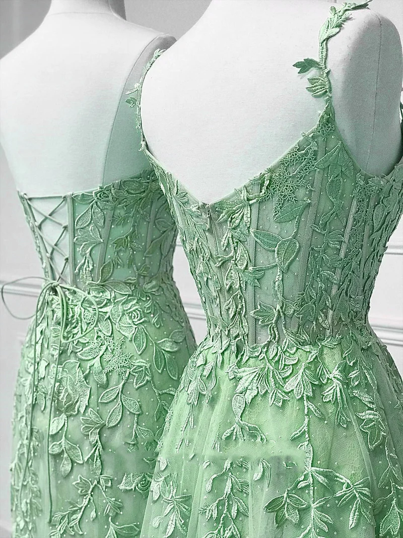 Superbe robe de soirée longue en tulle vert coupe trapèze