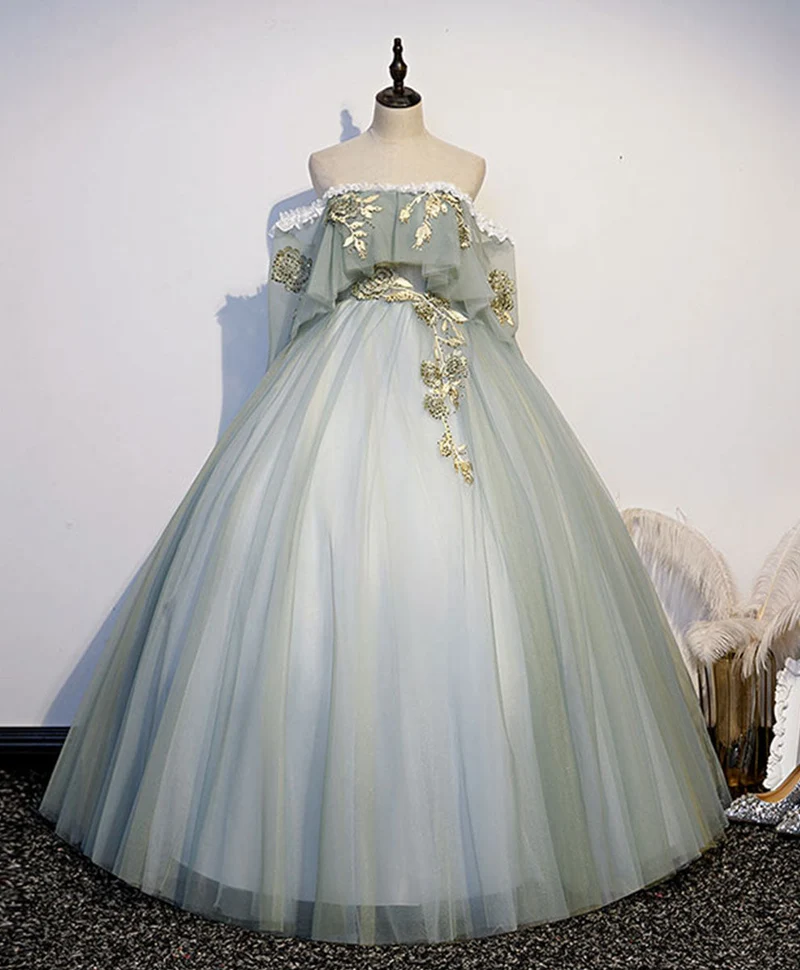 Robe de bal longue en tulle vert et dentelle, décolleté en cœur, longueur au sol