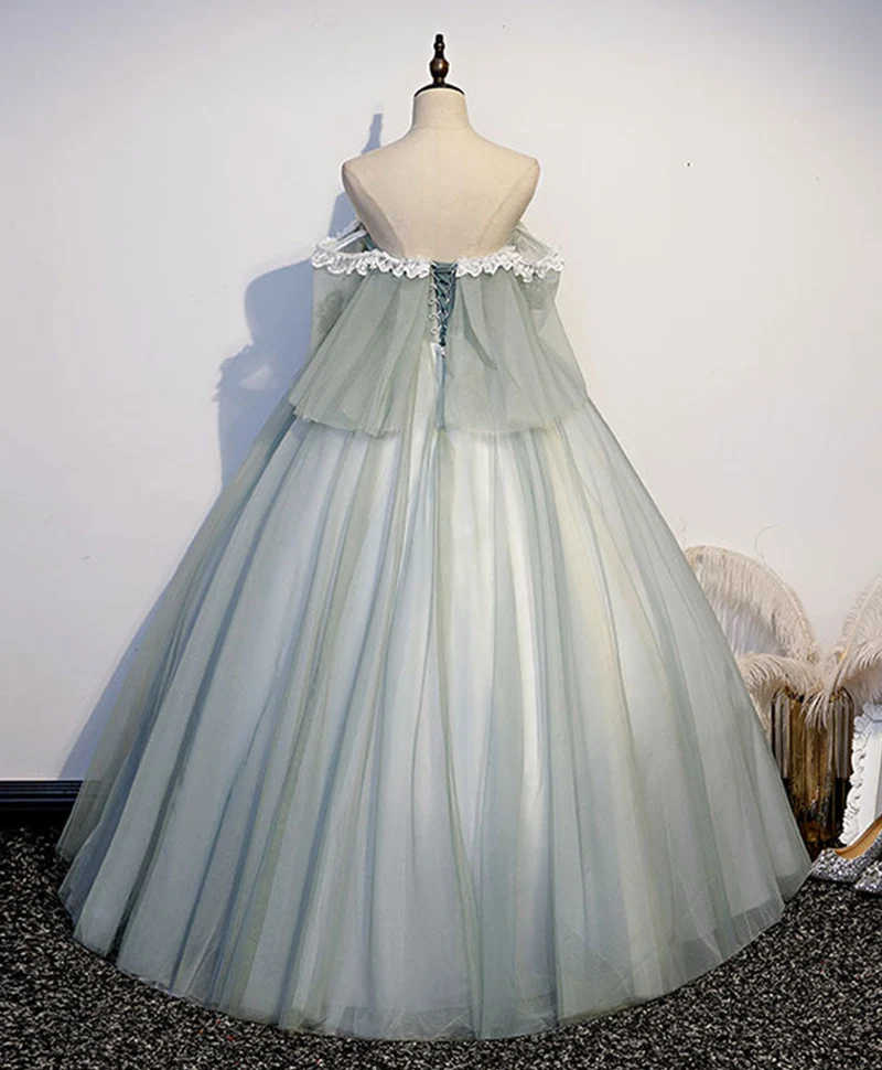 Robe de bal longue en tulle vert et dentelle, décolleté en cœur, longueur au sol