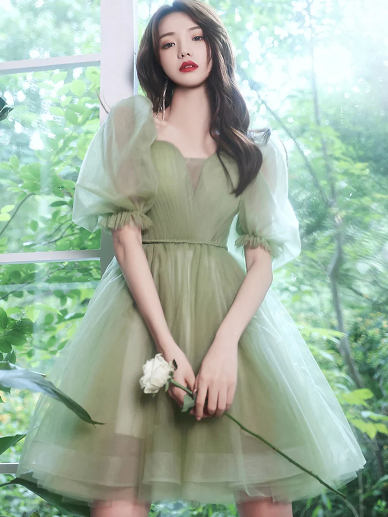 Robe de bal courte luxueuse en tulle vert sauge