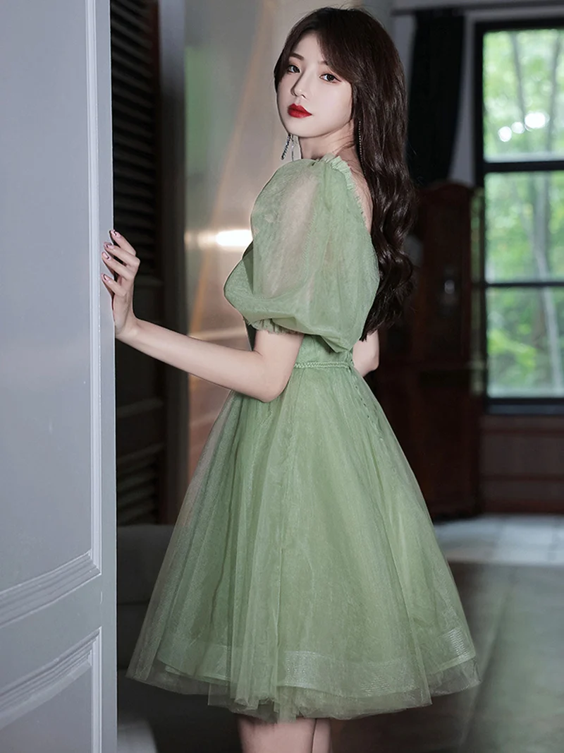 Robe de bal courte luxueuse en tulle vert sauge
