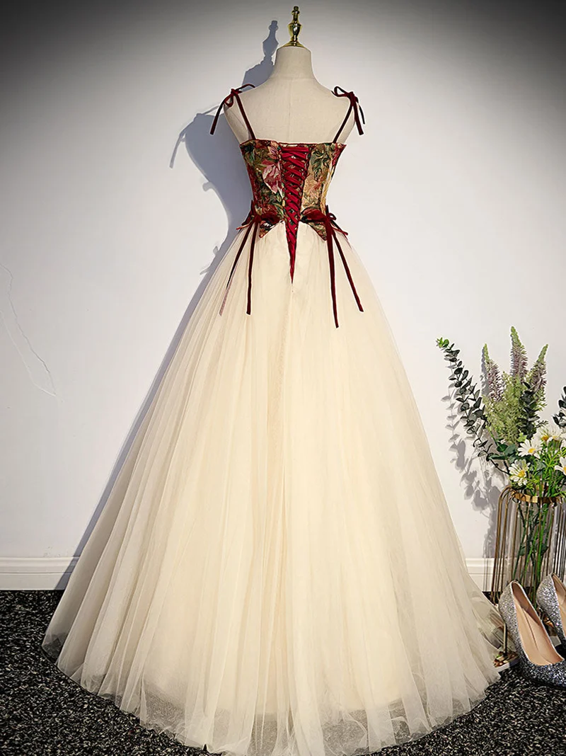 Robe de bal coupe A à manches longues couleur champagne