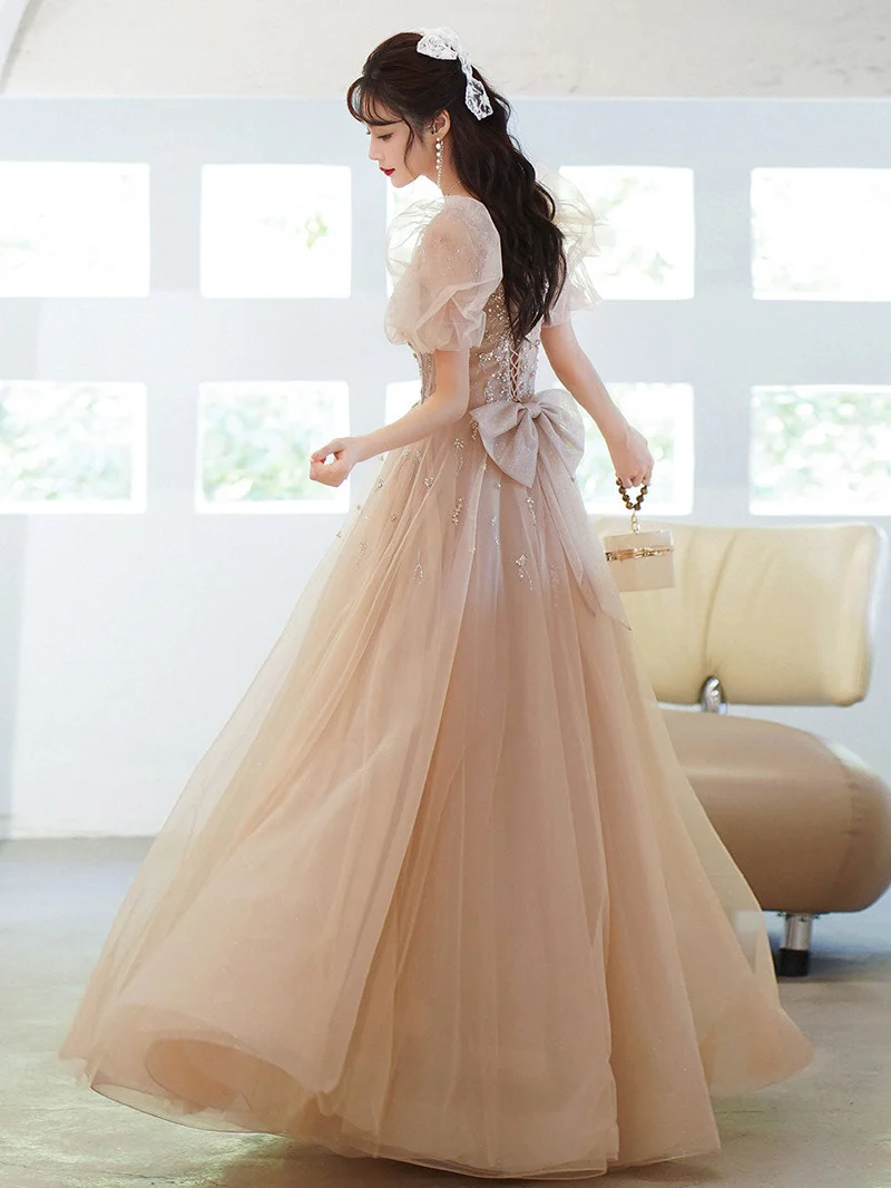 Robe de soirée longue en tulle champagne et perles