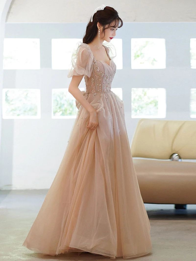 Robe de soirée longue en tulle champagne et perles