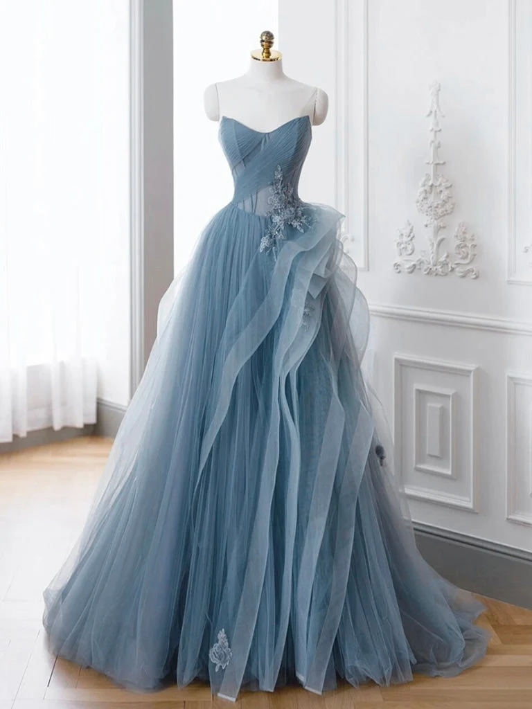 Robe de bal élégante en tulle et dentelle, coupe trapèze, épaules dénudées, gris et bleu