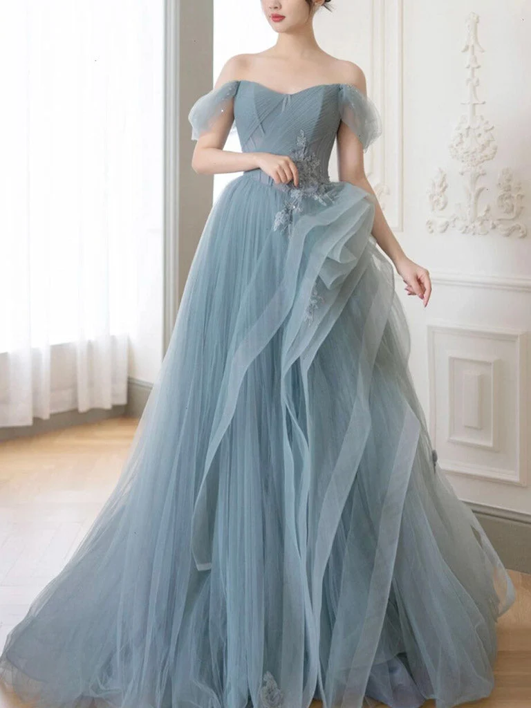 Robe de bal élégante en tulle et dentelle, coupe trapèze, épaules dénudées, gris et bleu