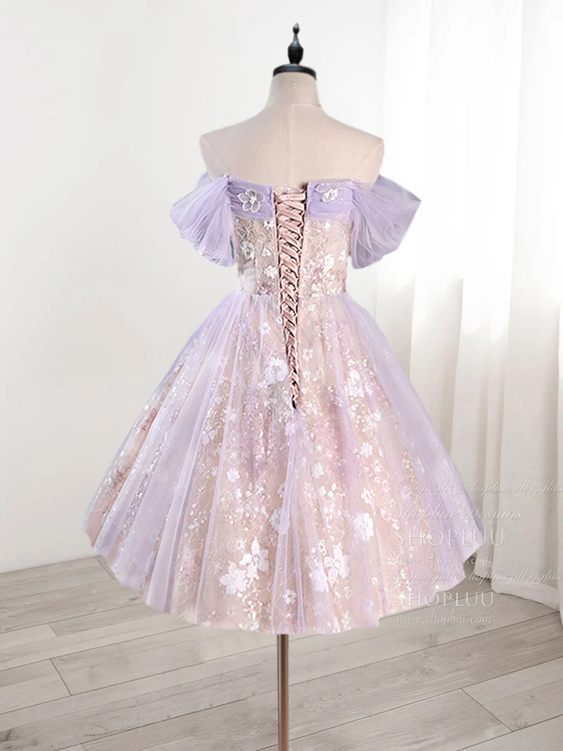 Robe de bal courte violette en tulle et dentelle à épaules dénudées