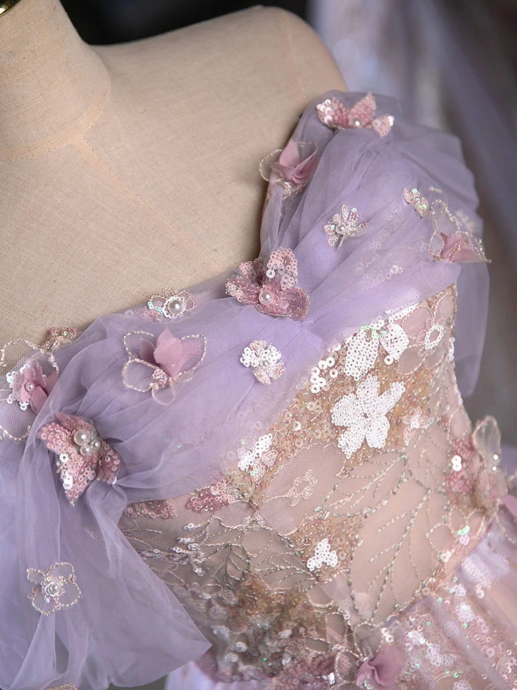 Robe de bal courte violette en tulle et dentelle à épaules dénudées