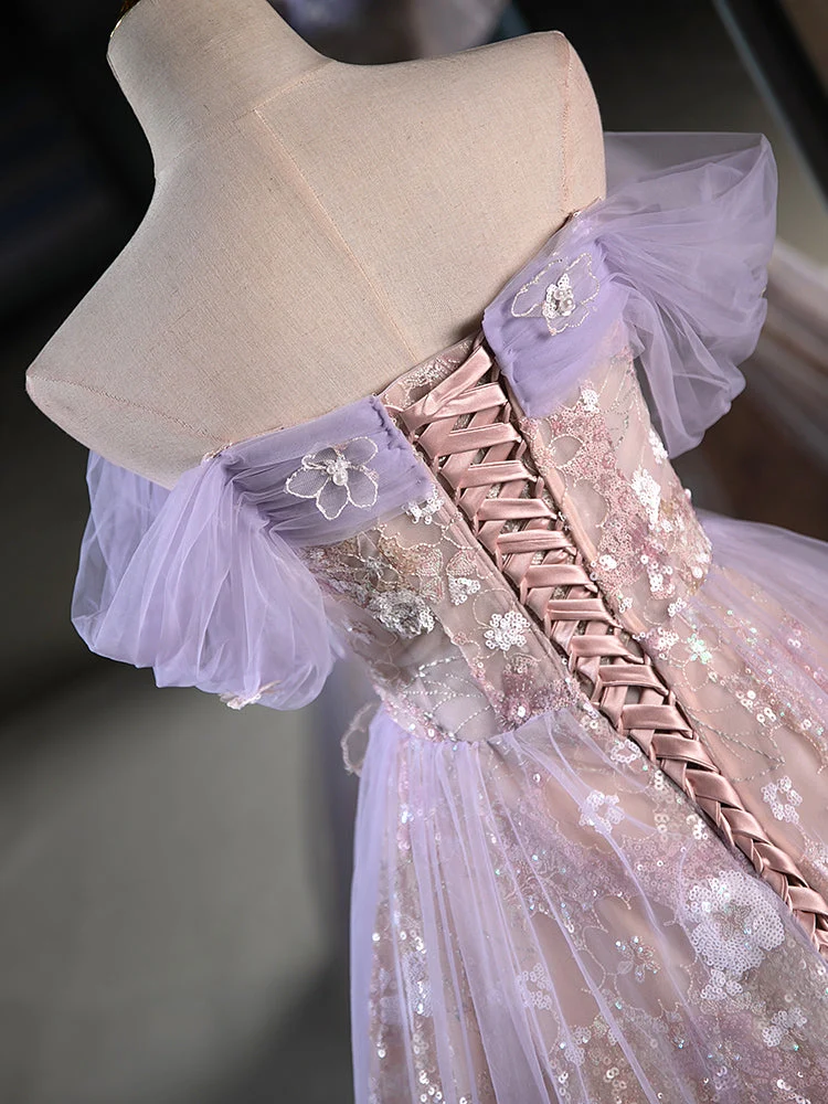 Robe de bal courte violette en tulle et dentelle à épaules dénudées