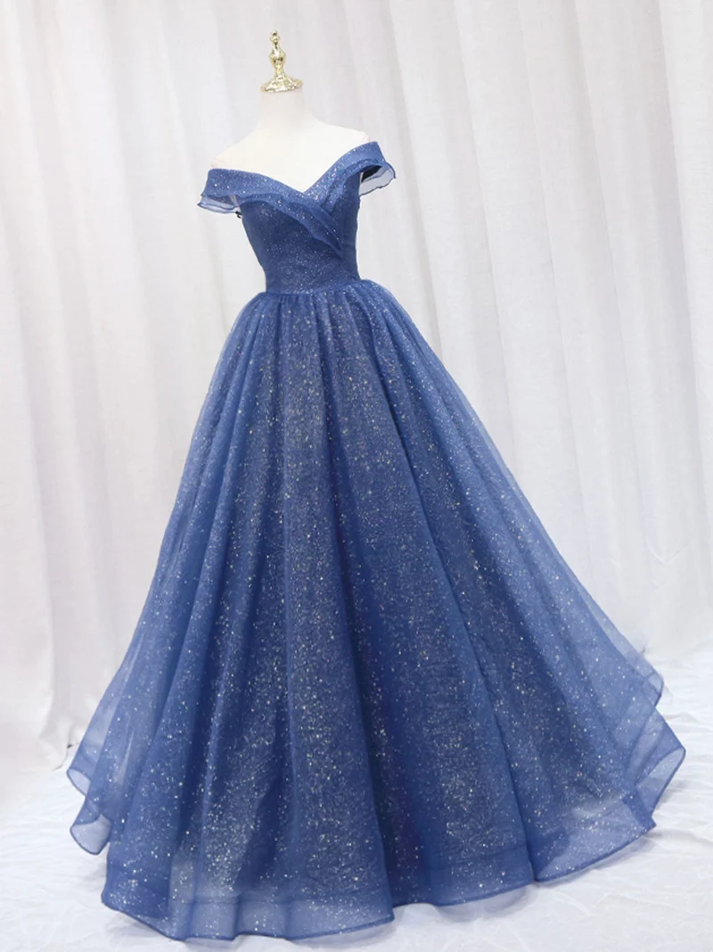 Robe de bal longue bleu foncé à épaules dénudées et coupe trapèze en tulle brillant