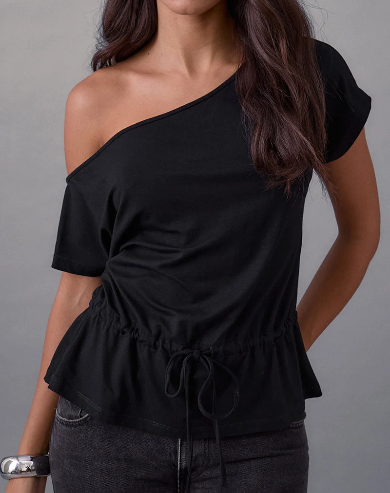 Sika One Shoulder Top in Black with Tie Belt (Top asymétrique noir avec ceinture à nouer)