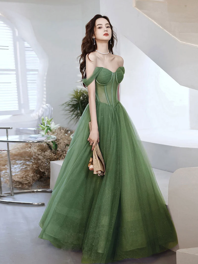 Robe de bal longue en tulle vert à col en cœur