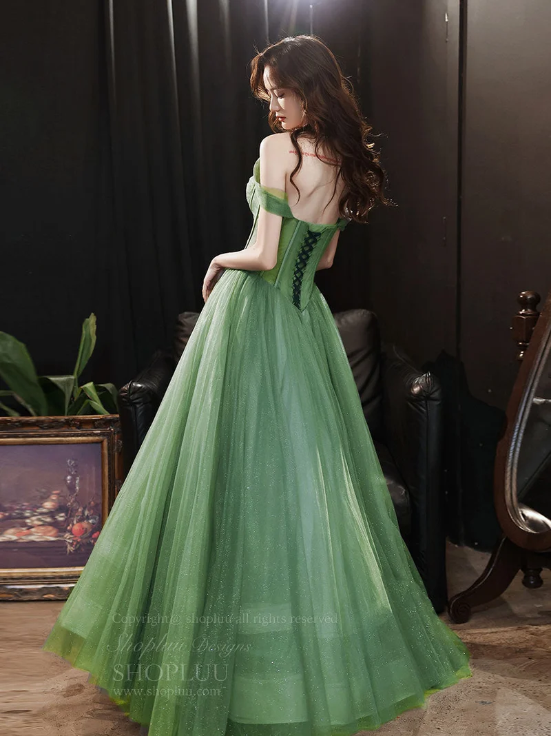 Robe de bal longue en tulle vert à col en cœur