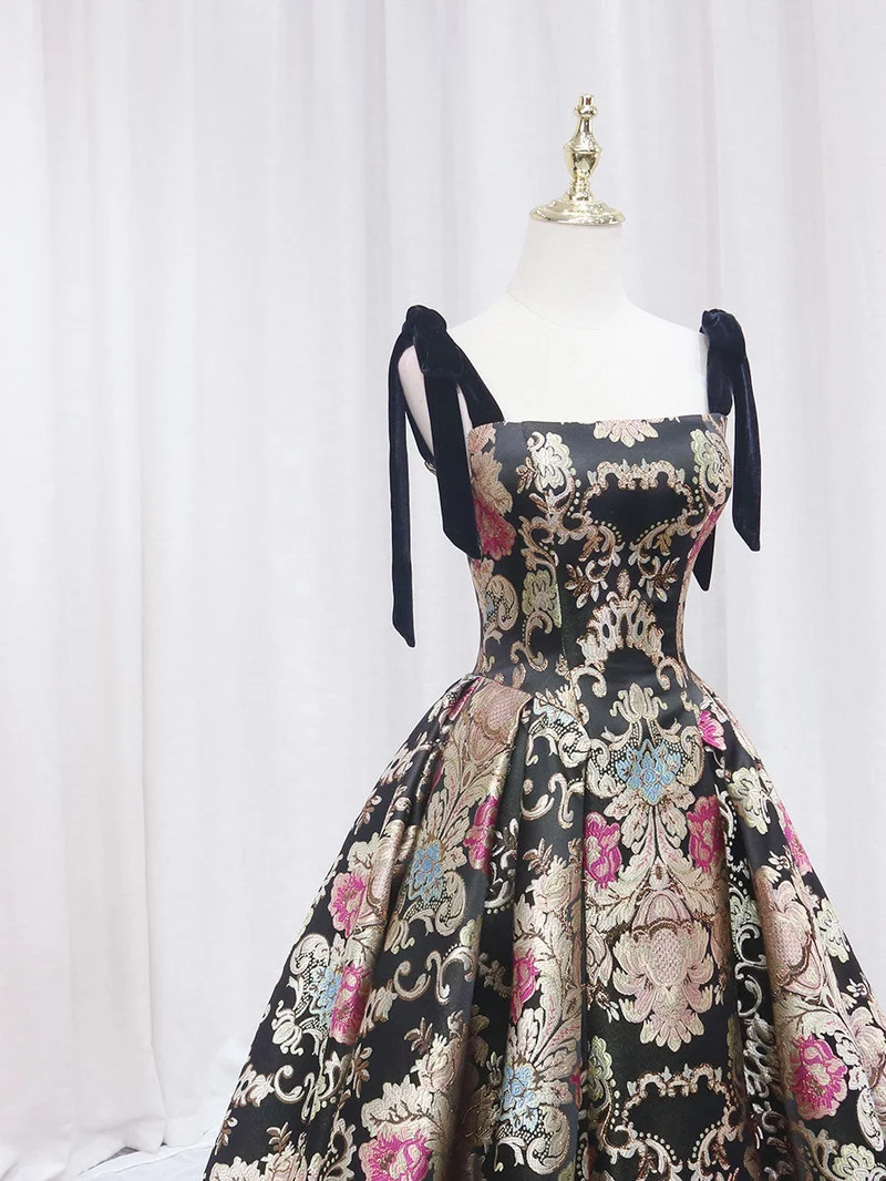 Robe de soirée longue noire en satin coupe trapèze