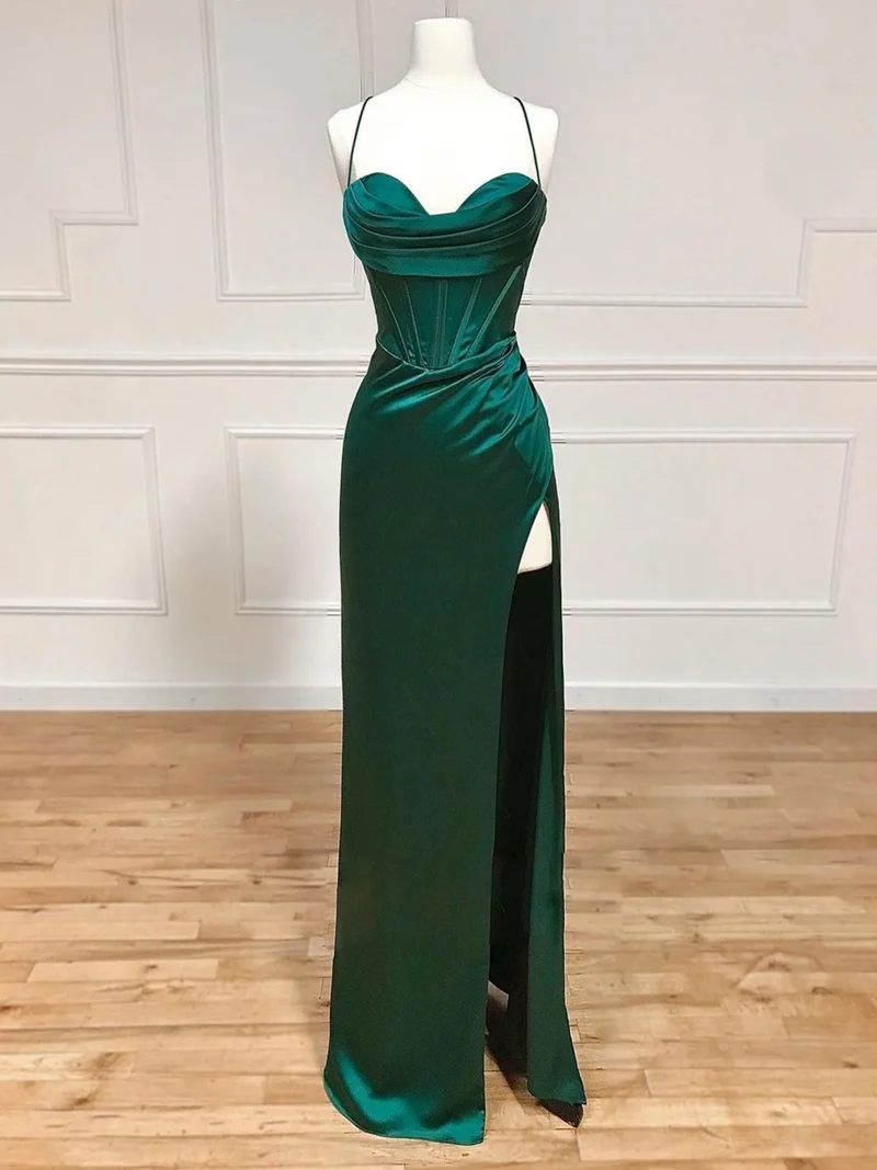 Superbe robe de bal longue en satin vert à col en cœur