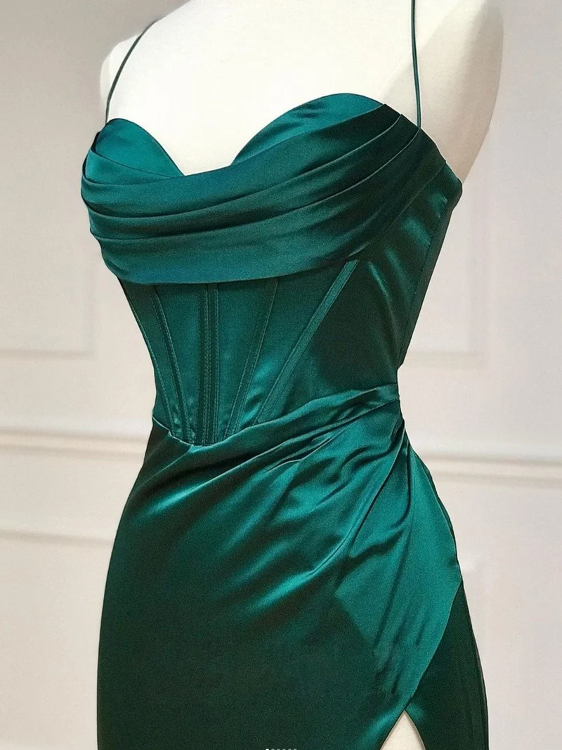 Superbe robe de bal longue en satin vert à col en cœur