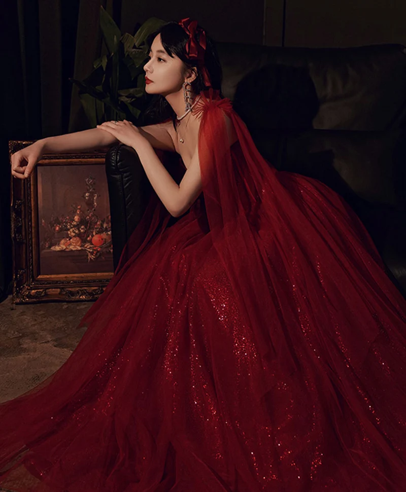 Robe de bal longue en tulle bordeaux