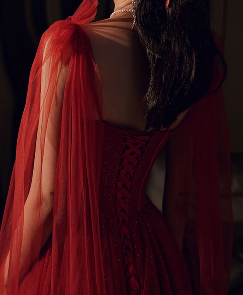 Robe de bal longue en tulle bordeaux