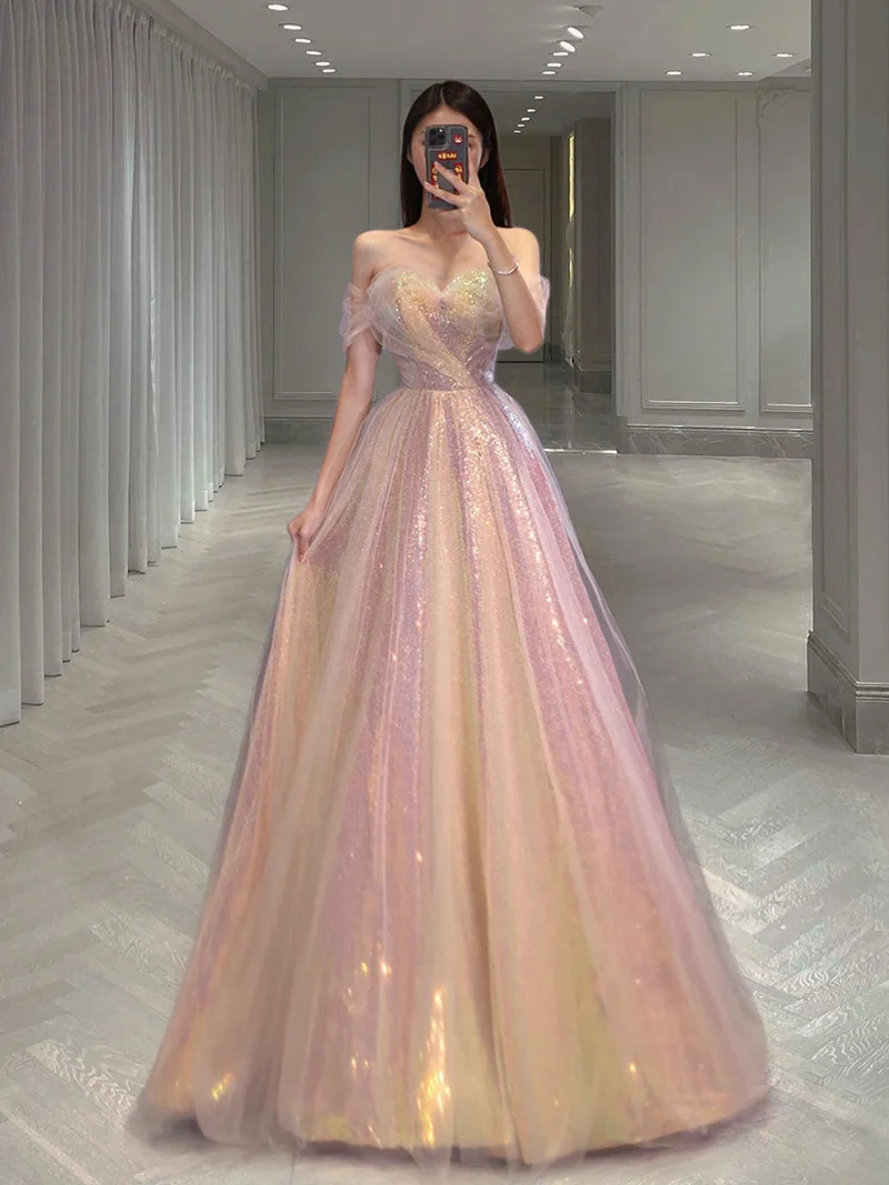 Robe de bal longue en tulle à paillettes et col en cœur