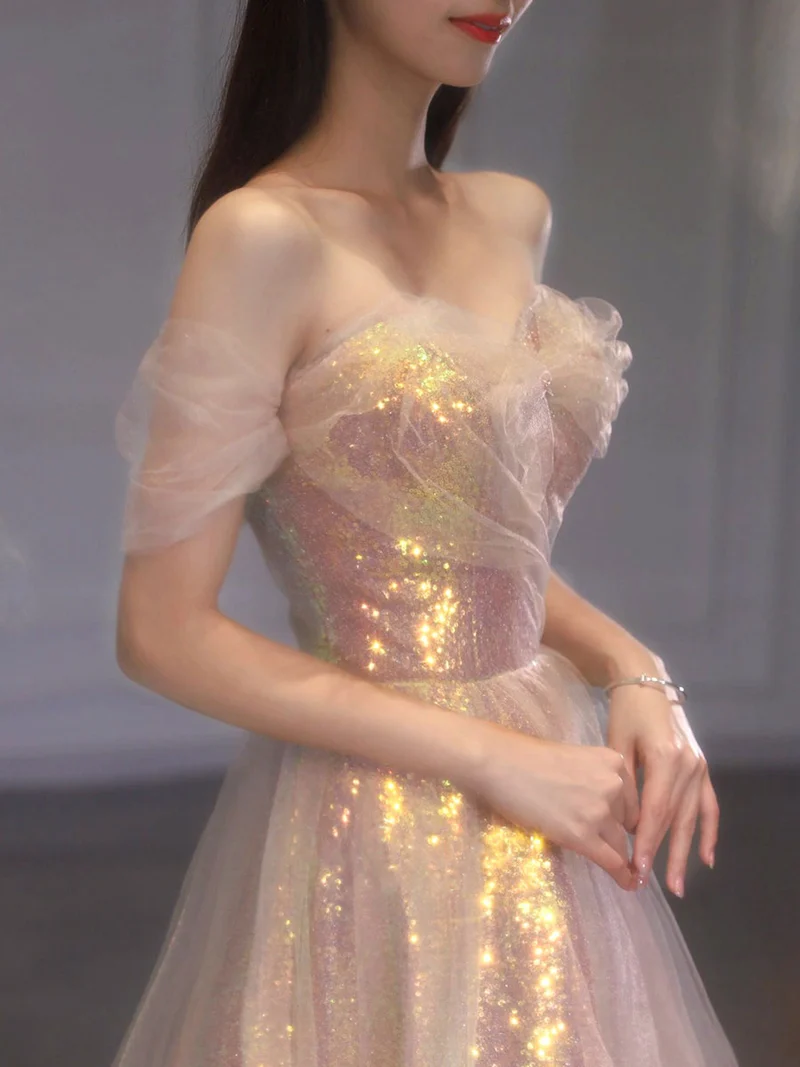 Robe de bal longue en tulle à paillettes et col en cœur