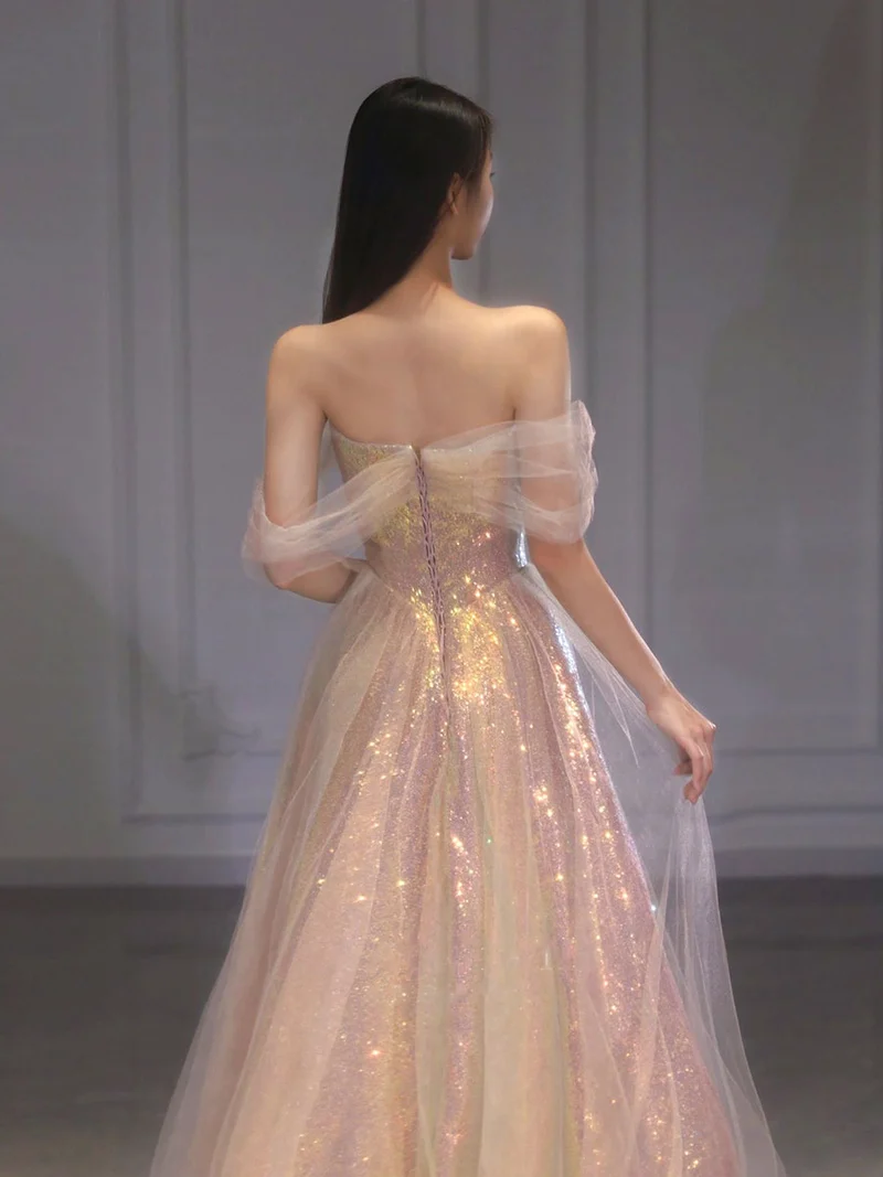 Robe de bal longue en tulle à paillettes et col en cœur
