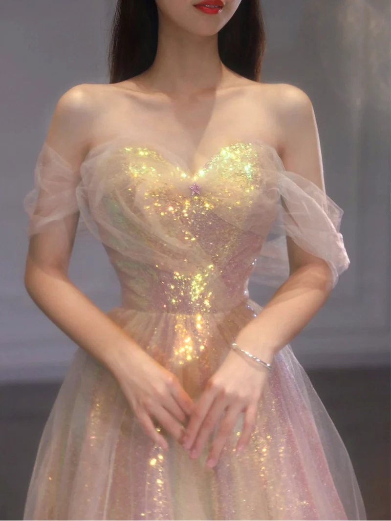 Robe de bal longue en tulle à paillettes et col en cœur