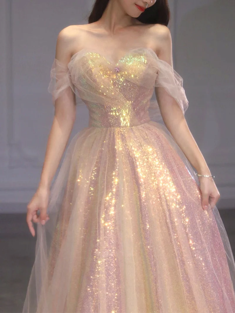Robe de bal longue en tulle à paillettes et col en cœur
