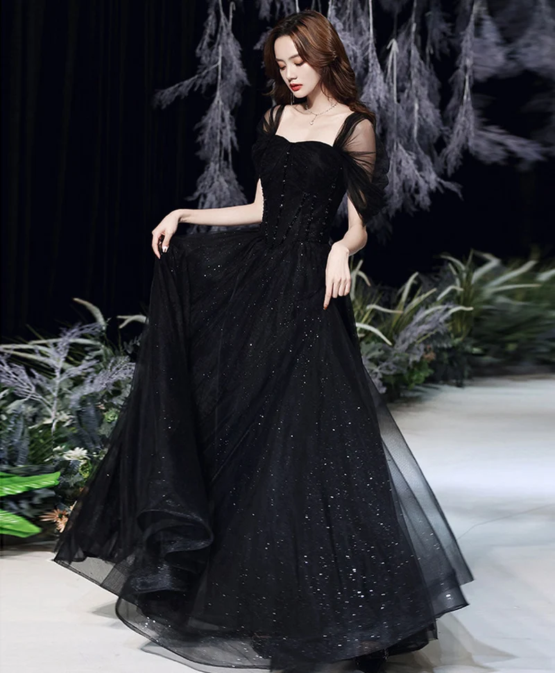 Belle robe de soirée longue en tulle noir à épaules dénudées