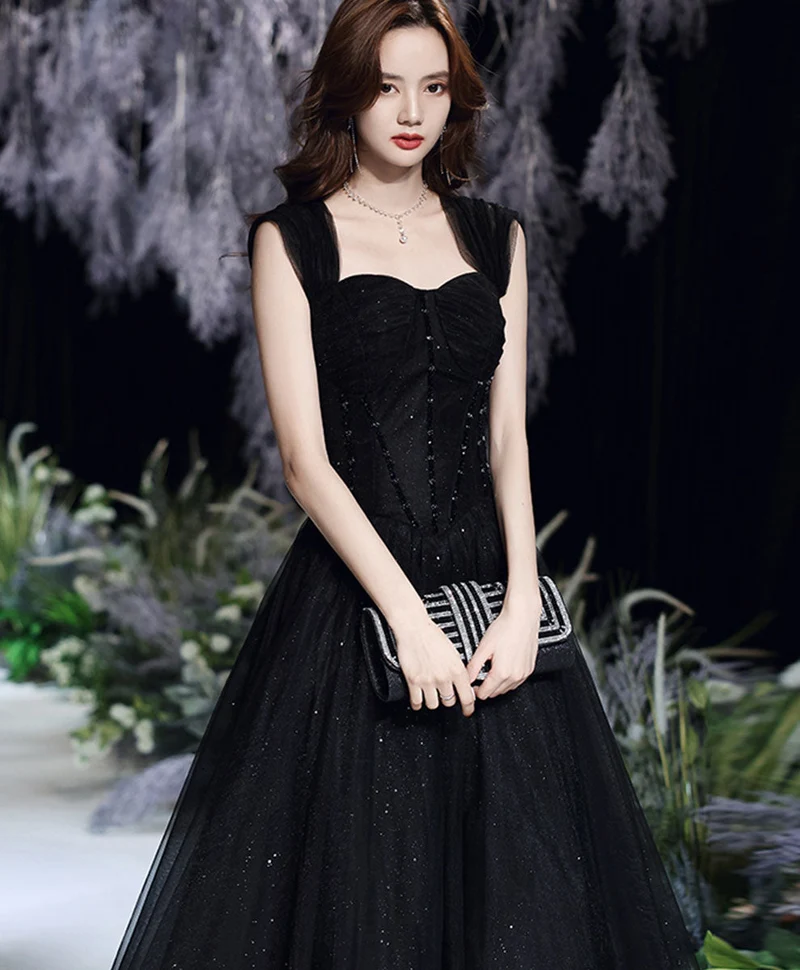 Belle robe de soirée longue en tulle noir à épaules dénudées