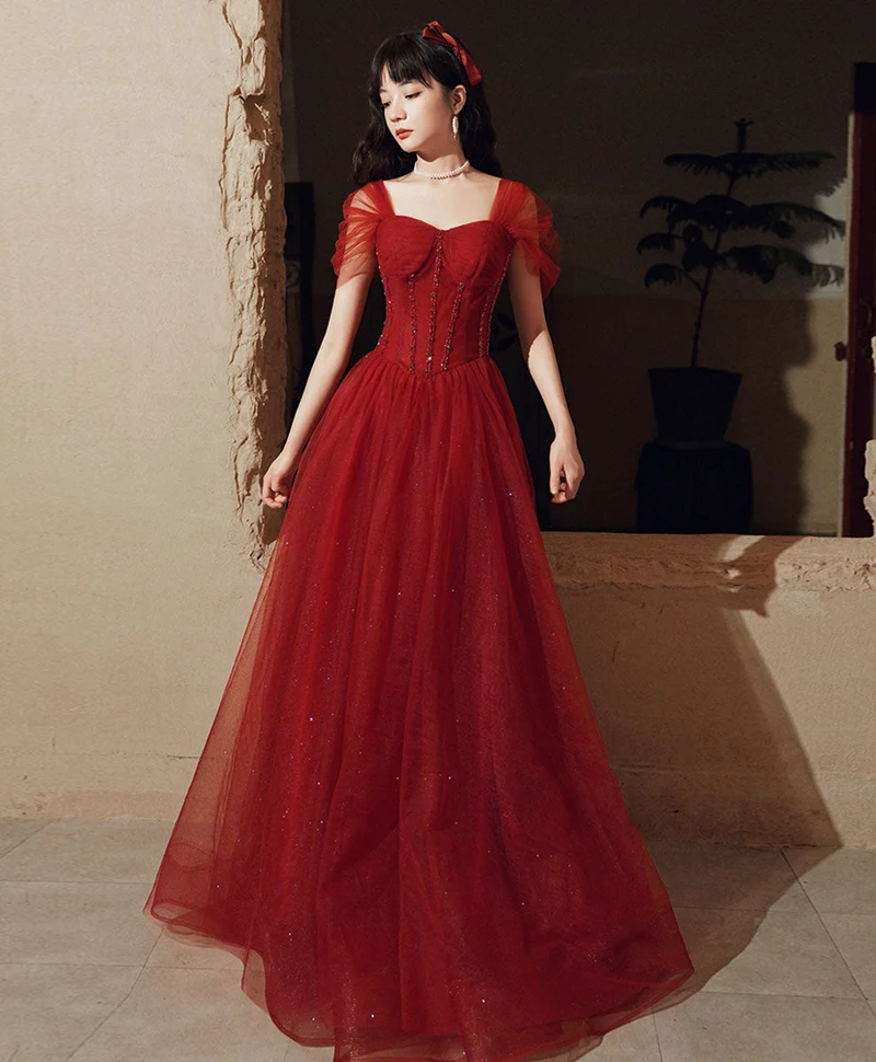 Belle robe de soirée longue en tulle noir à épaules dénudées