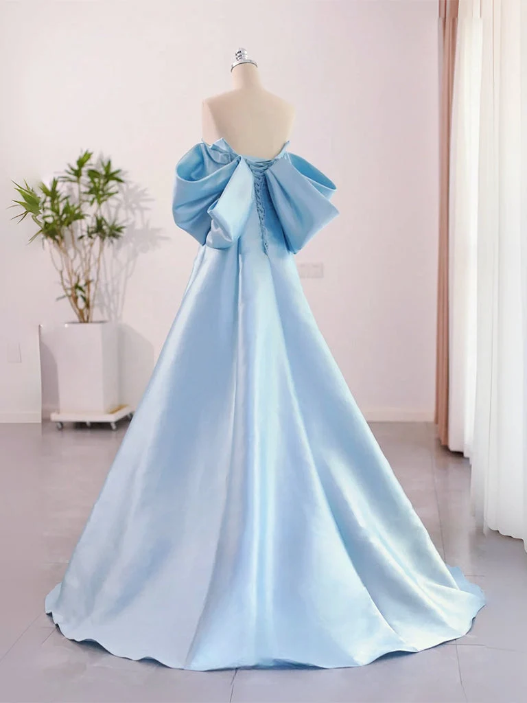 Robe de soirée longue en satin bleu à col en cœur et coupe trapèze