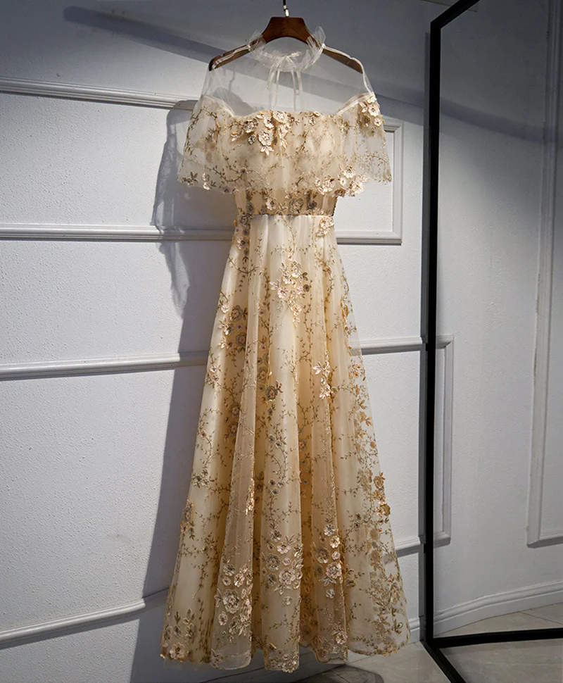 Robe de bal longue en tulle et dentelle champagne