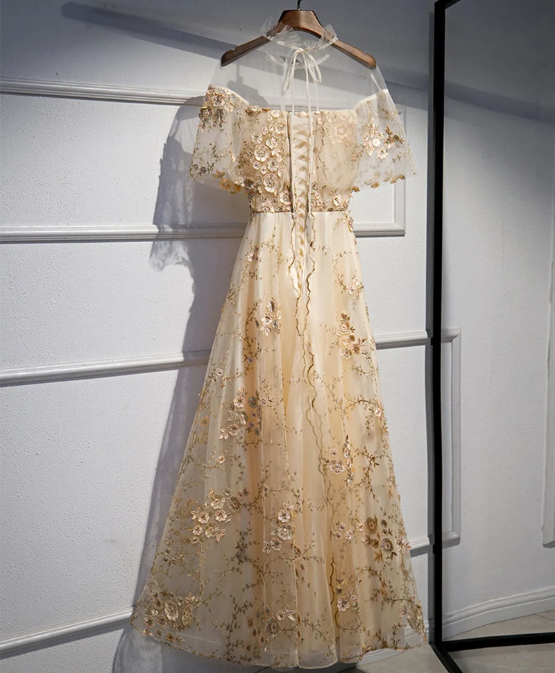 Robe de bal longue en tulle et dentelle champagne