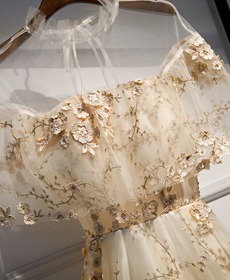 Robe de bal longue en tulle et dentelle champagne