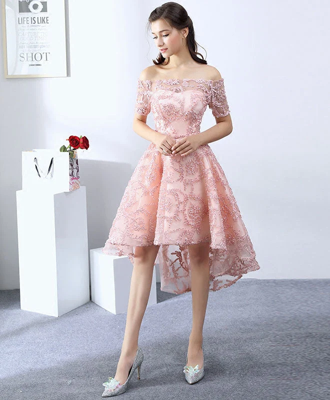 Robe de soirée rose en dentelle à col montant