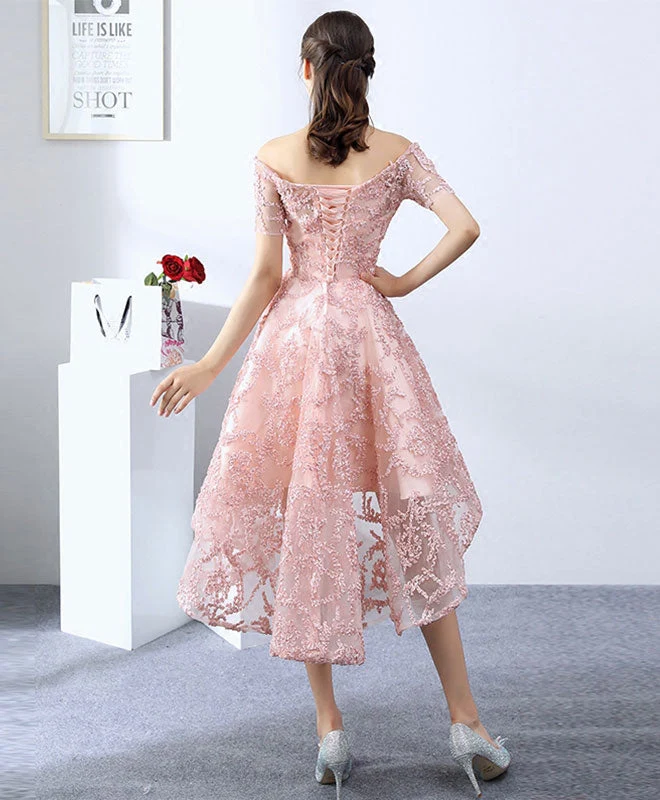 Robe de soirée rose en dentelle à col montant