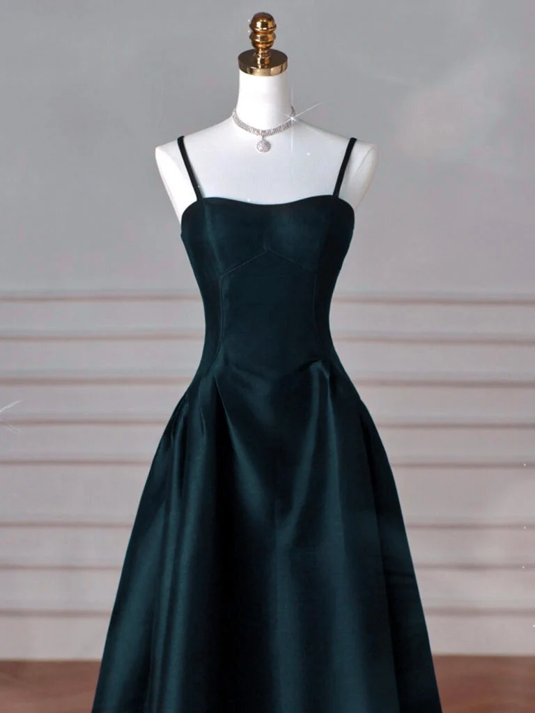 Robe de bal longue en satin bleu paon à col en cœur et coupe trapèze