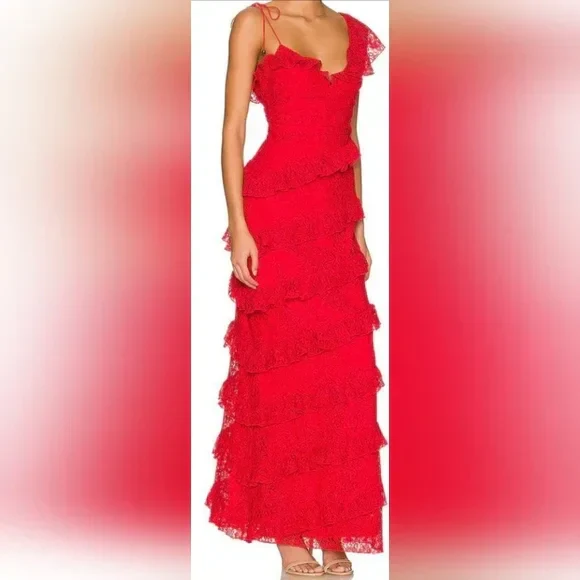 Belle robe de bal longue rouge en dentelle à plusieurs niveaux avec fente
