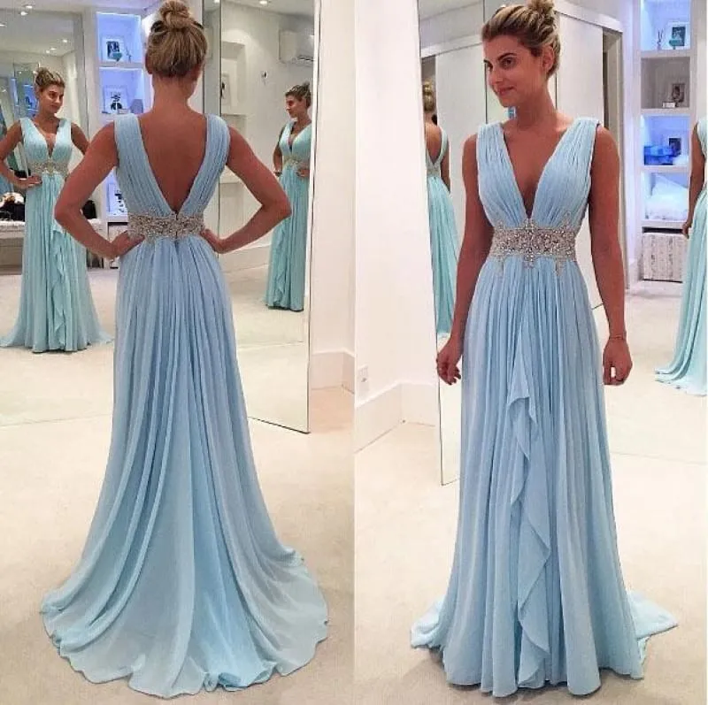 Robe de bal trapèze en mousseline bleu ciel à col en V profond