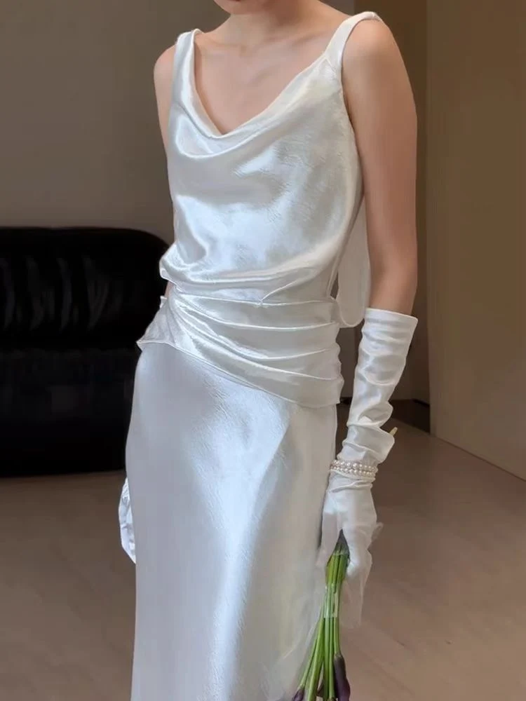 Robe de mariée dos nu en soie à col bénitier
