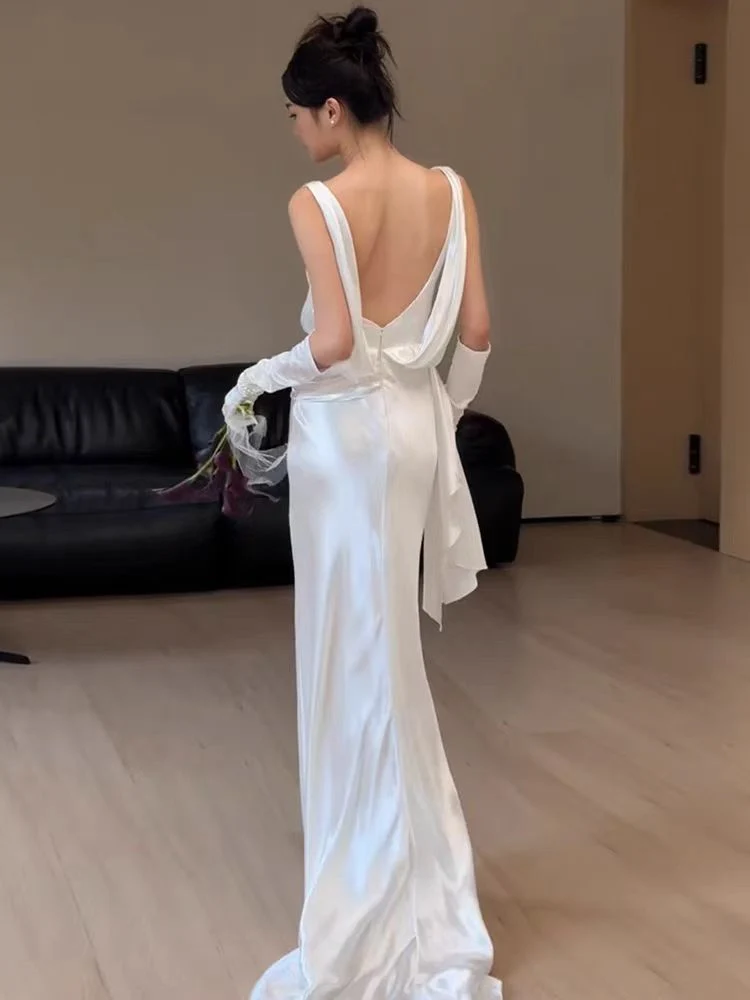 Robe de mariée dos nu en soie à col bénitier