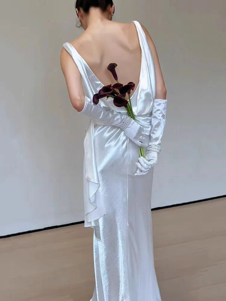 Robe de mariée dos nu en soie à col bénitier