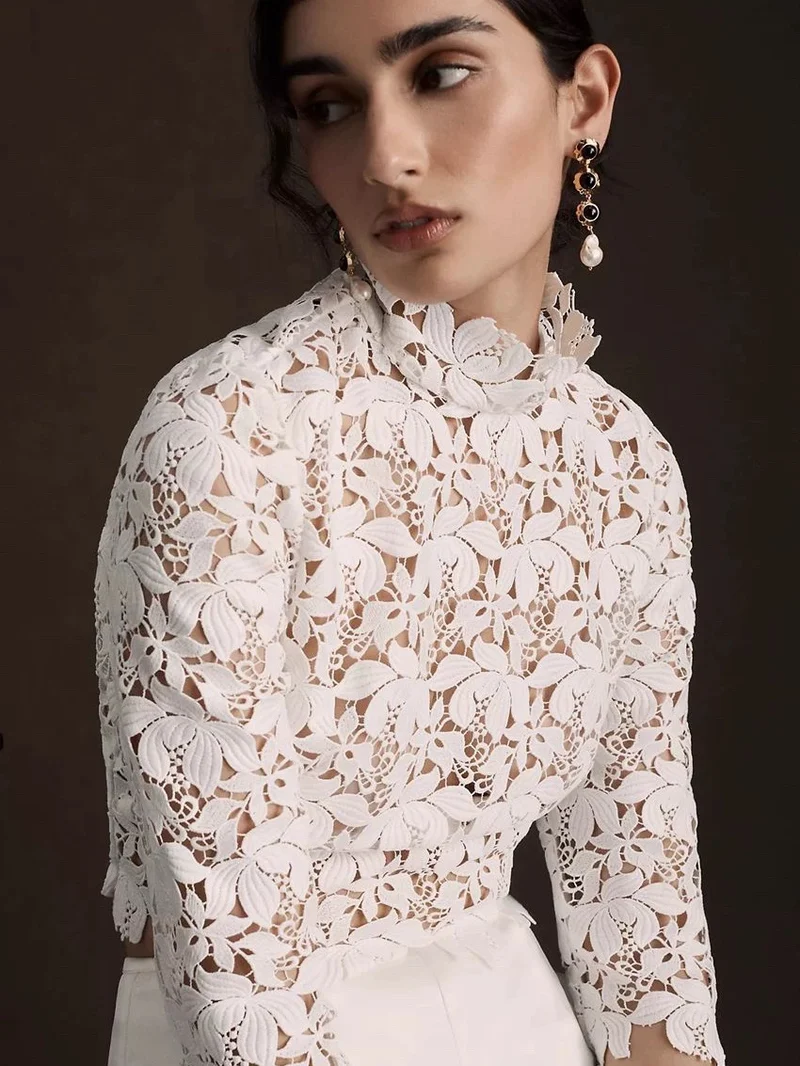 Haut de mariée modeste en dentelle à col haut et manches longues de Twyla