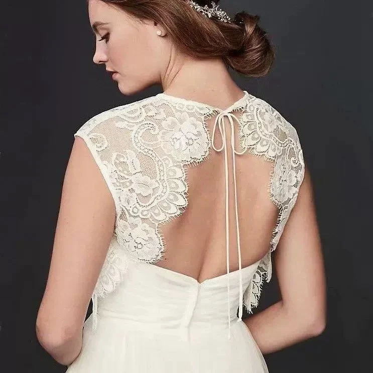 Haut de robe de mariée en dentelle à dos ouvert Gumru Boho