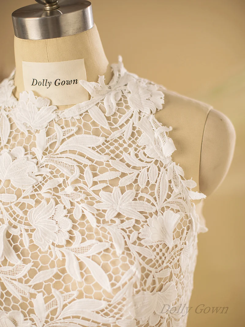 Haut de mariée en dentelle à col licou et à feuilles