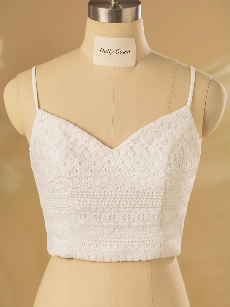 Haut de mariée en dentelle à bretelles spaghetti et motif hortensia