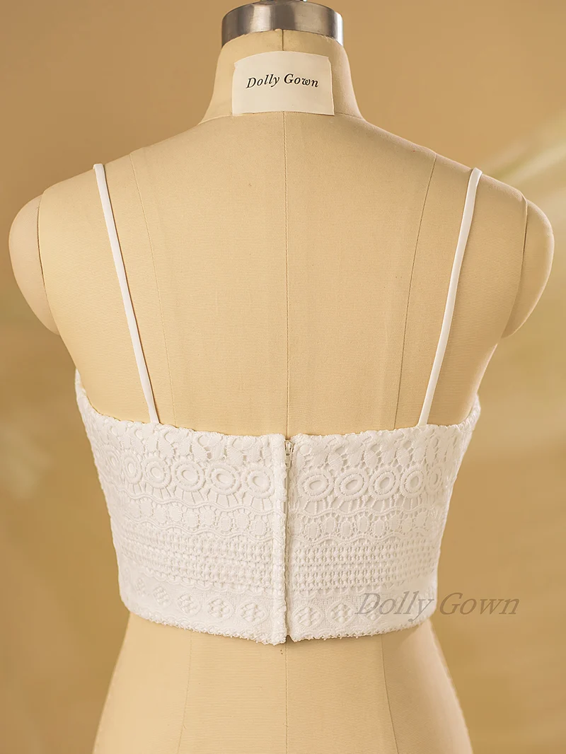 Haut de mariée en dentelle à bretelles spaghetti et motif hortensia