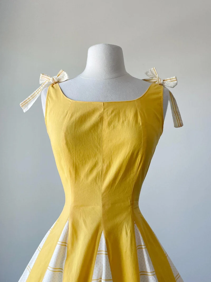 Nouvelle arrivée des années 50, robe vintage à col bateau jaune avec jupe circulaire complète